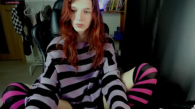 Snapshot of iceseeker2 chatting on 04.15.26 iceseeker2 online show from 04.15.26