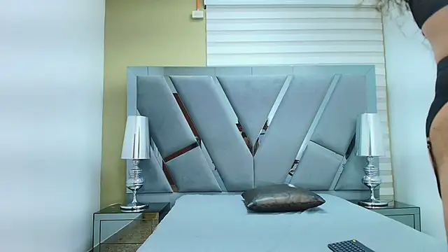 Atenea sexxx online show from 04.20.26