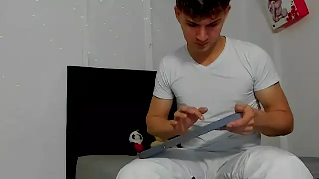 Snapshot of camilo_model chatting on 05.16.26 camilo model online show from 05.16.26