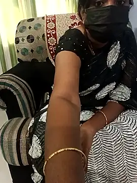 Snapshot of Tinarosy13 chatting on 02.21.26 Tinarosy13 online show from 02.21.26