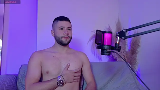 Snapshot of AndyKnoxx chatting on 04.15.26 AndyKnoxx online show from 04.15.26