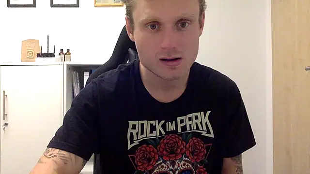 Snapshot of Fitlover1994 chatting on 01.08.26 Fitlover1994 online show from 01.08.26