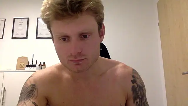 Snapshot of Fitlover1994 chatting on 01.09.26 Fitlover1994 online show from 01.09.26