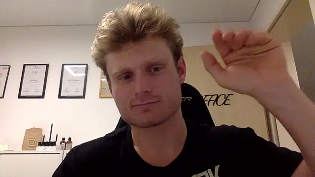 Snapshot of Fitlover1994 chatting on 01.09.26 Fitlover1994 online show from 01.09.26