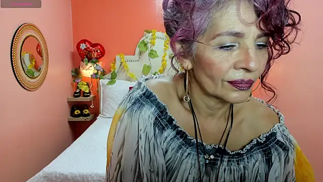 Snapshot of Dalila_Najjar_ chatting on 04.06.26 Dalila Najjar online show from 04.06.26