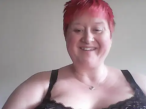 Snapshot of BustyRedxx chatting on 04.28.26 BustyRedxx online show from 04.28.26
