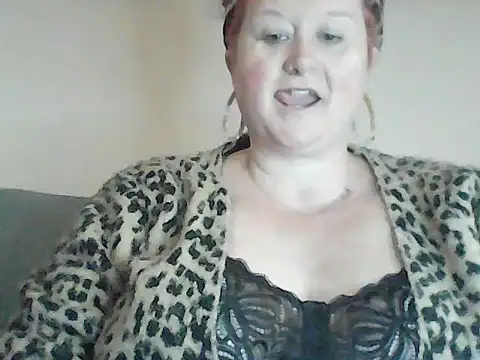 Snapshot of BustyRedxx chatting on 06.04.26 BustyRedxx online show from 06.04.26