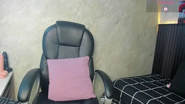 tanisha  lux online show from 03.04.26