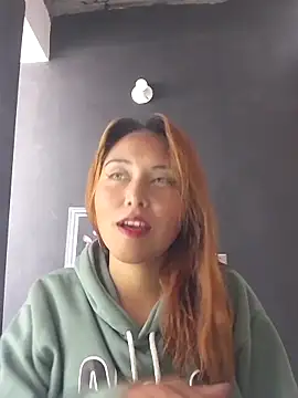 Snapshot of Velvet_Moon33 chatting on 04.12.26 Velvet Moon33 online show from 04.12.26