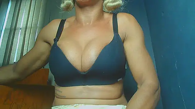 Snapshot of paolla23cm_brasil chatting on 07.25.26 paolla23cm brasil online show from 07.25.26