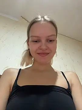 Snapshot of AshleyMur chatting on 07.17.26 AshleyMur online show from 07.17.26