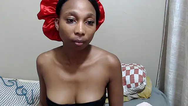 Snapshot of ExtraDoll chatting on 02.15.26 ExtraDoll online show from 02.15.26