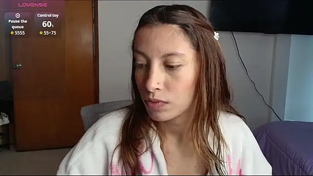 Snapshot of Sweet_moon_v_ chatting on 04.29.26 Sweet moon v online show from 04.29.26