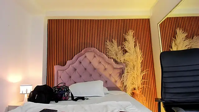 Snapshot of Violett_hott_ chatting on 04.26.26 Violett hott online show from 04.26.26