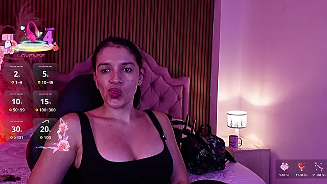 Snapshot of Violett_hott_ chatting on 06.28.26 Violett hott online show from 06.28.26