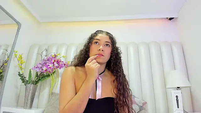 Snapshot of CamilaCastillo chatting on 04.16.26 CamilaCastillo online show from 04.16.26