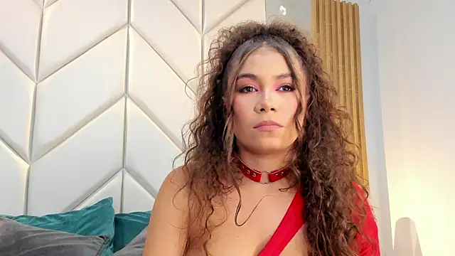 Snapshot of CamilaCastillo chatting on 04.17.26 CamilaCastillo online show from 04.17.26