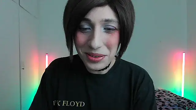 Snapshot of HoneyValentine chatting on 02.15.26 HoneyValentine online show from 02.15.26