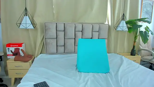 Snapshot of scarlettjohnson_ chatting on 07.18.26 scarlettjohnson online show from 07.18.26