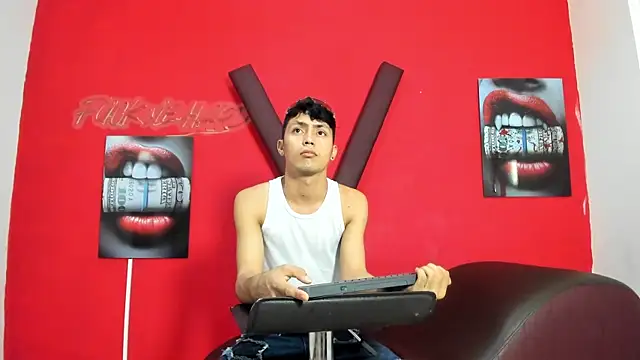 Snapshot of AVENGER_BOYS2026 chatting on 05.19.26 AVENGER BOYS2026 online show from 05.19.26