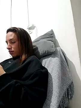 Snapshot of ofjuliaa chatting on 06.18.26 ofjuliaa online show from 06.18.26