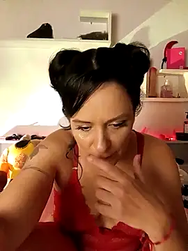 Snapshot of Lunnaluxcam chatting on 03.21.26 Lunnaluxcam online show from 03.21.26