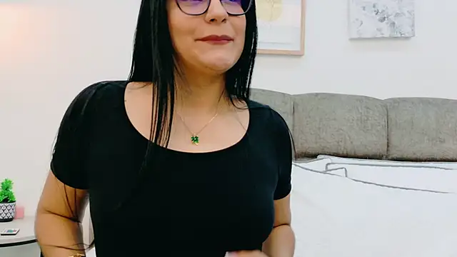 Snapshot of AlmaRose_ chatting on 05.01.26 AlmaRose online show from 05.01.26