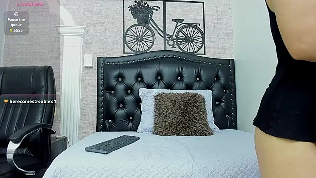 Riley Reid Milf online show from 01.19.26