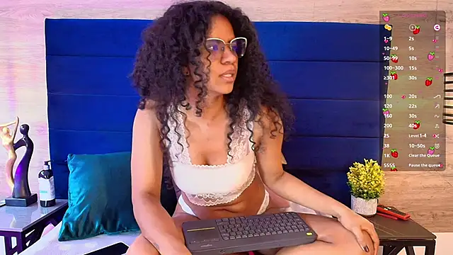 Snapshot of Ellie-Alves chatting on 02.16.26 Ellie-Alves online show from 02.16.26