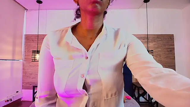 Snapshot of Ellie-Alves chatting on 06.18.26 Ellie-Alves online show from 06.18.26