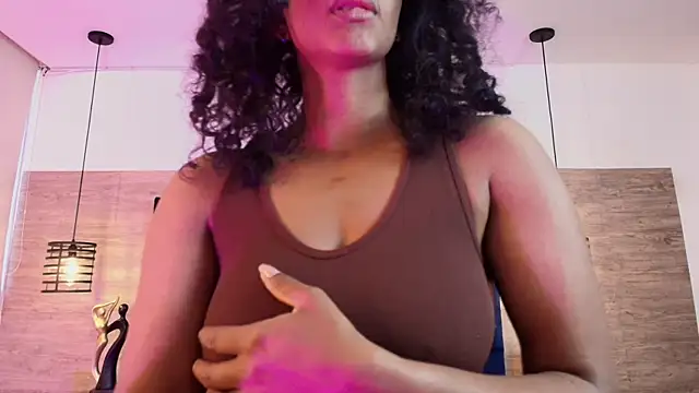 Snapshot of Ellie-Alves chatting on 07.15.26 Ellie-Alves online show from 07.15.26