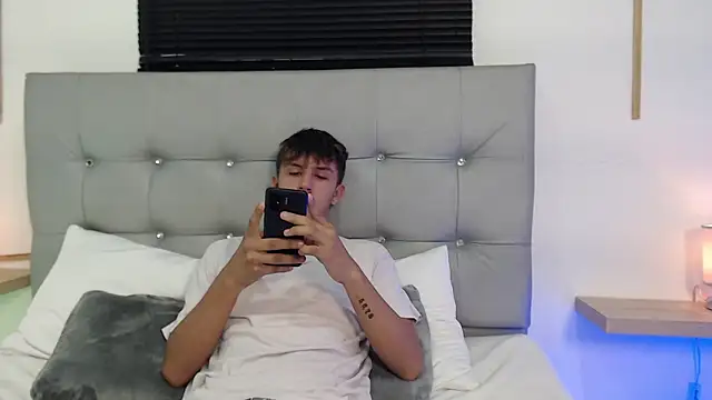 Snapshot of johnny_blake_ chatting on 01.19.26 johnny blake online show from 01.19.26