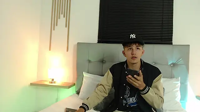 Snapshot of johnny_blake_ chatting on 02.03.26 johnny blake online show from 02.03.26