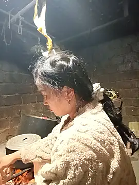 Snapshot of yu--yo chatting on 01.08.26 yu--yo online show from 01.08.26