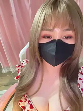 Snapshot of -Violet-t chatting on 04.05.26 -Violet-t online show from 04.05.26