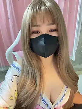 Snapshot of -Violet-t chatting on 04.16.26 -Violet-t online show from 04.16.26
