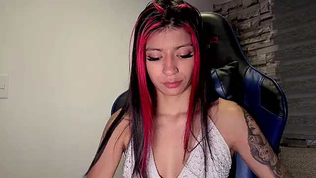Snapshot of dulcetorresvg chatting on 07.13.26 dulcetorresvg online show from 07.13.26