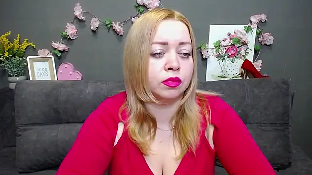 Snapshot of OliviaVerr chatting on 01.12.26 OliviaVerr online show from 01.12.26