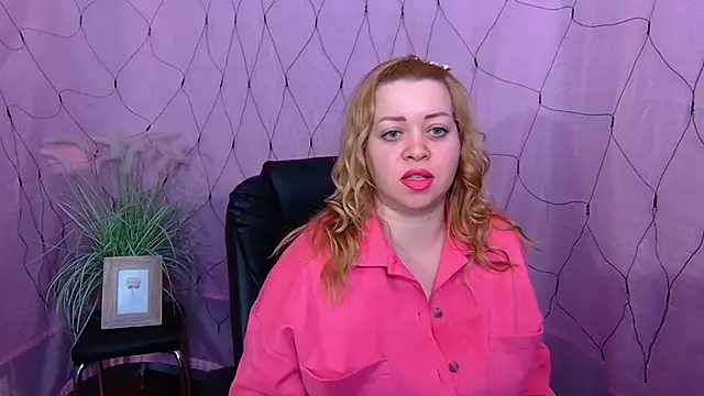 Snapshot of OliviaVerr chatting on 02.08.26 OliviaVerr online show from 02.08.26