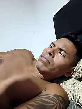 Snapshot of adambrosk_08 chatting on 01.15.26 adambrosk 08 online show from 01.15.26