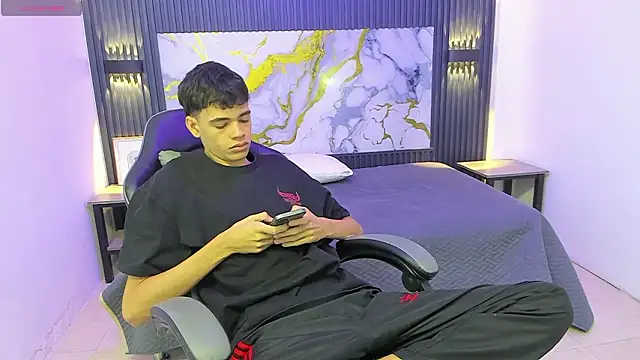 Snapshot of Dark_Desiree18 chatting on 02.01.26 Dark Desiree18 online show from 02.01.26