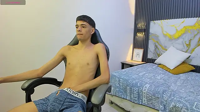 Snapshot of Dark_Desiree18 chatting on 02.25.26 Dark Desiree18 online show from 02.25.26