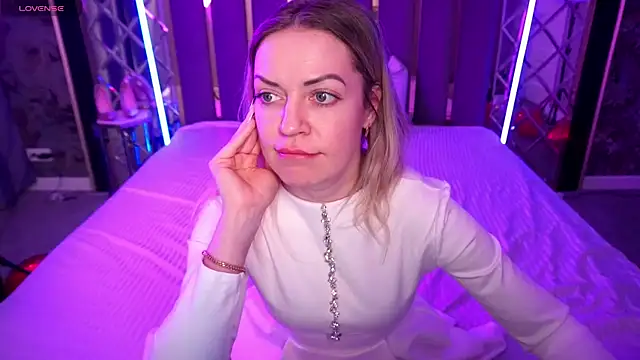 AnnaRayy online show from 02.05.26