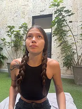 EmmaJhoons online show from 02.06.26