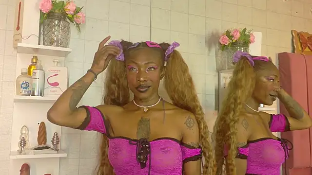 Snapshot of DaniaMarcell chatting on 01.14.26 DaniaMarcell online show from 01.14.26