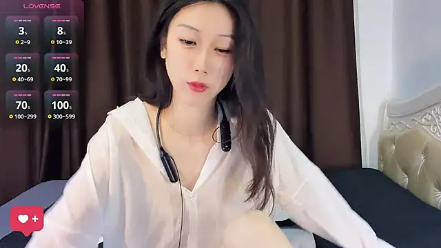 Snapshot of Queenbb88 chatting on 08.04.26 Queenbb88 online show from 08.04.26