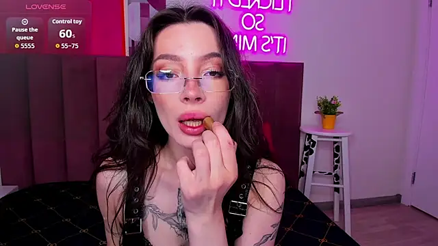 Snapshot of IvyDainty chatting on 06.21.26 IvyDainty online show from 06.21.26