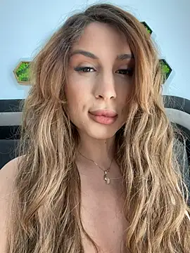 Snapshot of LucyBridgette chatting on 05.05.26 LucyBridgette online show from 05.05.26