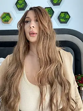 Snapshot of LucyBridgette chatting on 05.06.26 LucyBridgette online show from 05.06.26