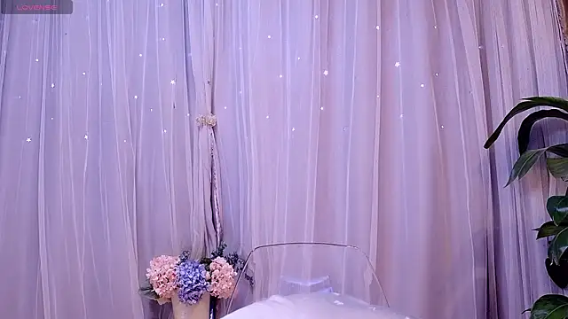 Snapshot of neinei_bao chatting on 04.12.26 neinei bao online show from 04.12.26